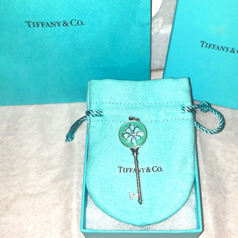 Tiffany&Co Blue Enamel Knot Key Pendant